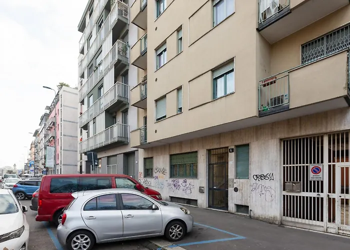 Guesthost - Unimi & Politecnico Roomy Apt With Balcony